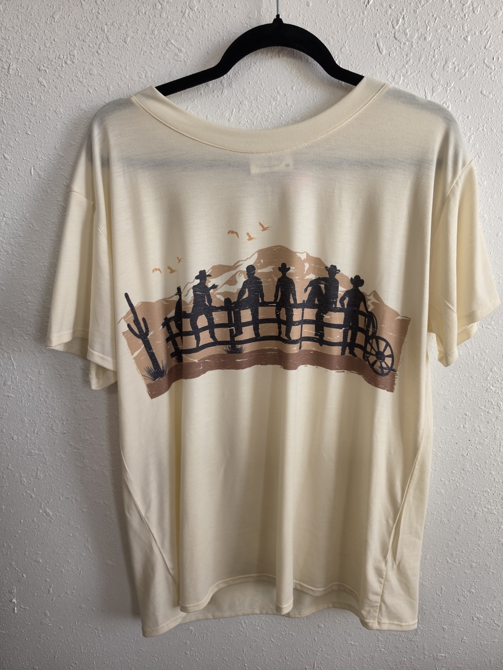 Avery NWT Size L Western Cowboy Graphic Cream Oversized Tee Made USA